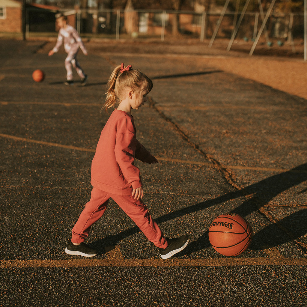 Apple Love Sweatshirt und Jogginghose- Antebies 95% Bio-Baumwolle 5% EA - WikoBaby