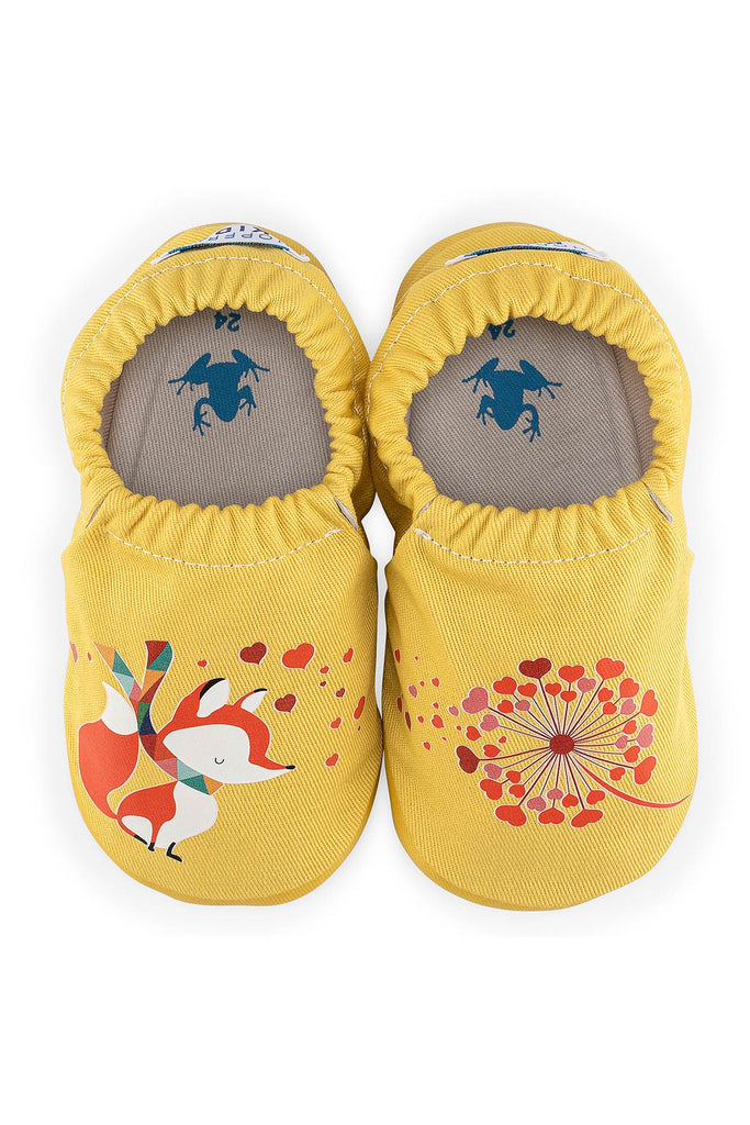 Dear Fox Hyper - Beach Yellow - Barfuß Kitaschuhe & Hausschuhe - Hopfrög Kids aus weicher 100 % Baumwolle - OrthoFlex® Einlegesohle- BioVegan® Leder - WikoBaby